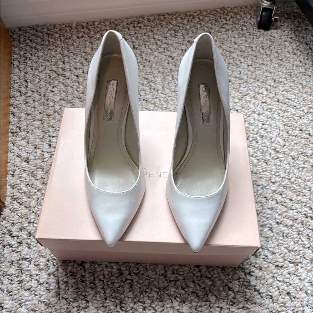 BCBG beautiful White Patent Heels, Size 6 Medium